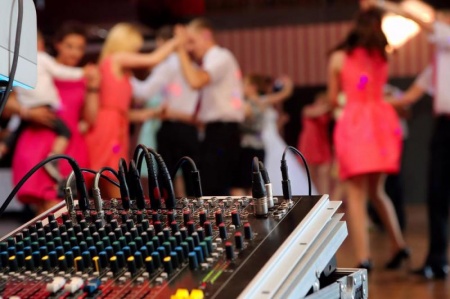 Organiser un cocktail d'entreprise parfait, guide pratique